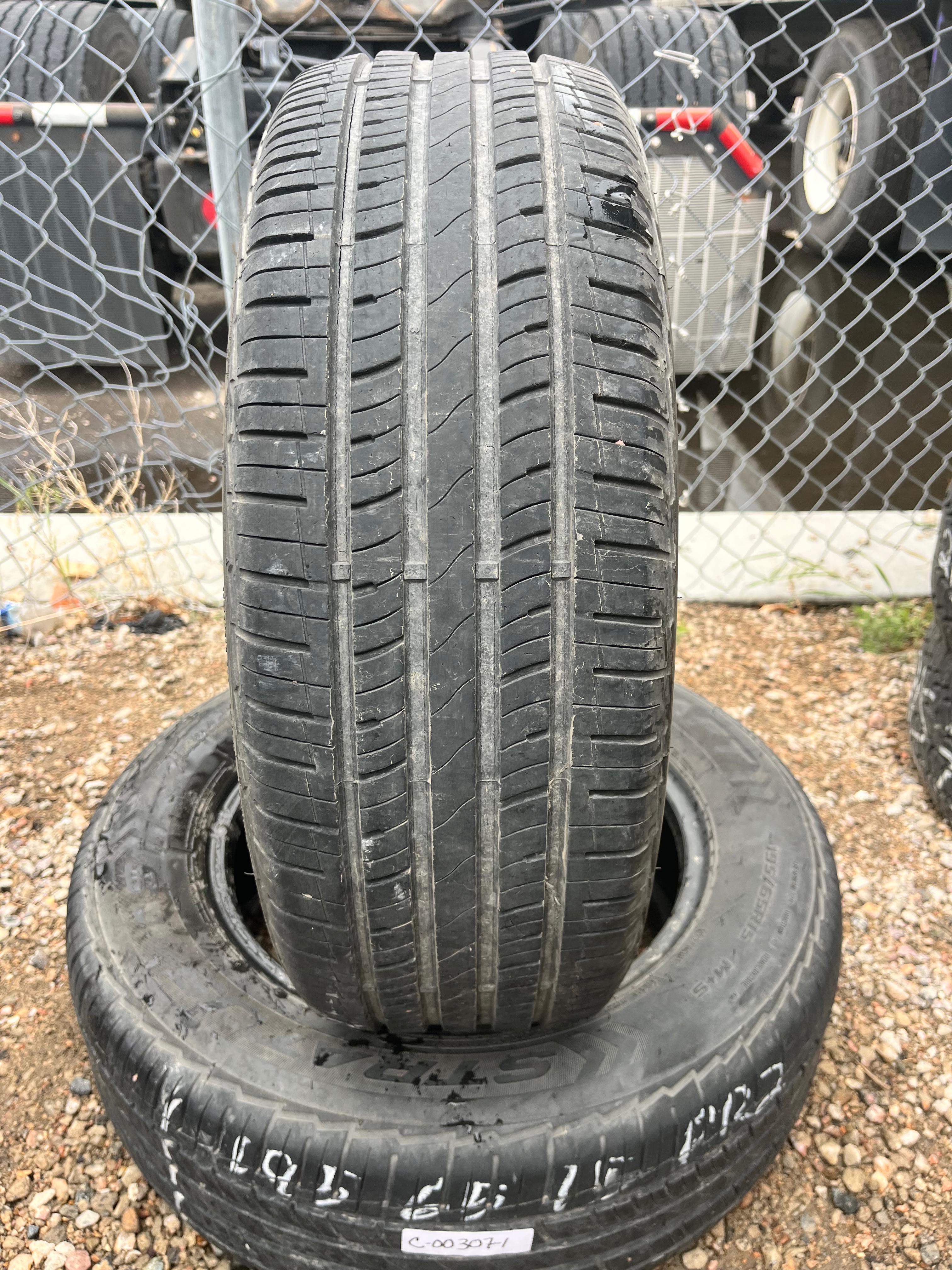 195/65R15 Pair (2 Used Tires) Mastercraft Stratus