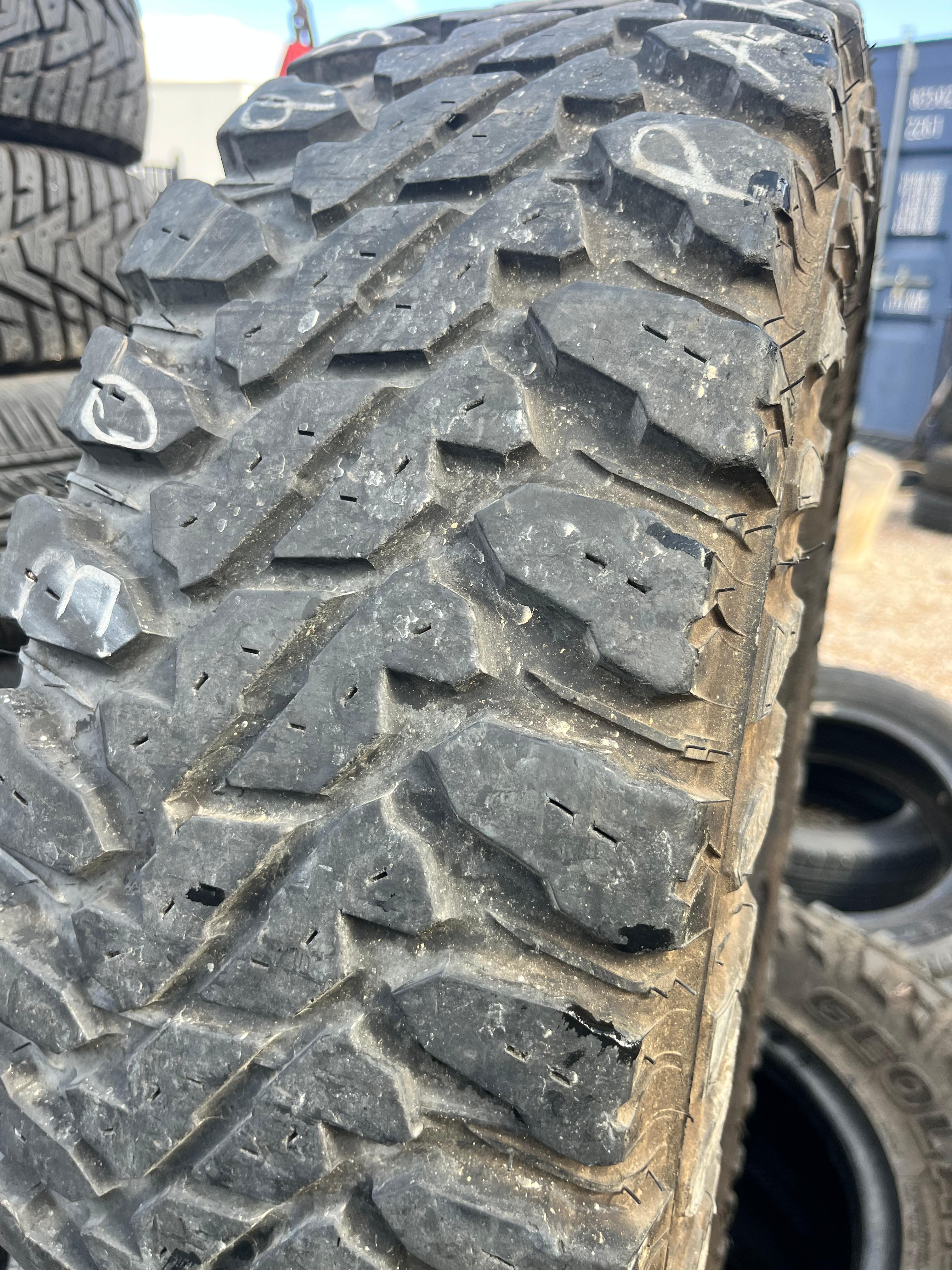 LT30x9.50R15 Pair (2 Used Tires) Yokohama Geolandar (G003)