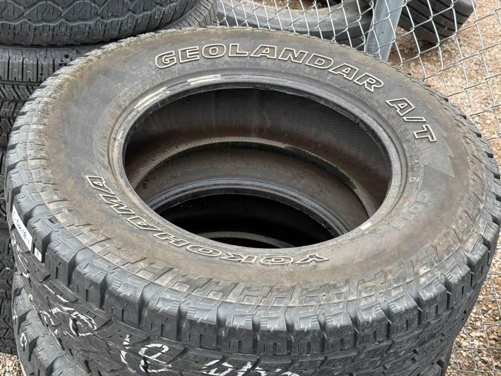 LT275/70R18 Set (4 Used Tires) Yokohama Geloandar A/T G015