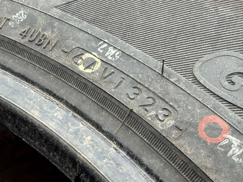 LT275/70R18 Set (4 Used Tires) Yokohama Geloandar A/T G015