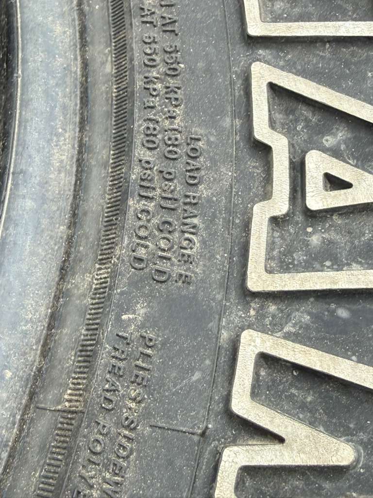 LT275/70R18 Set (4 Used Tires) Yokohama Geloandar A/T G015