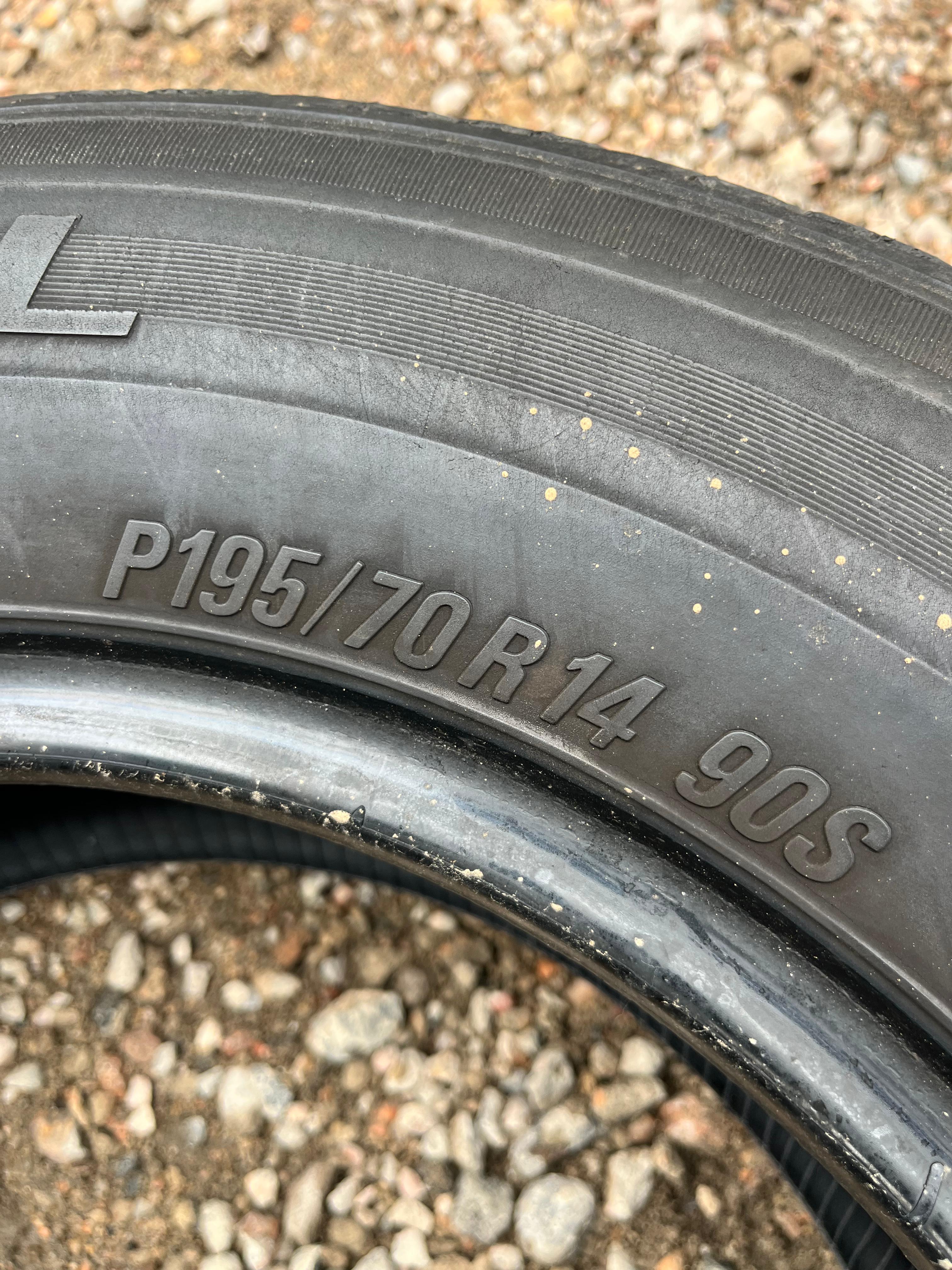 195/70R14 Pair (2 Used Tires) Toyo Spectrum
