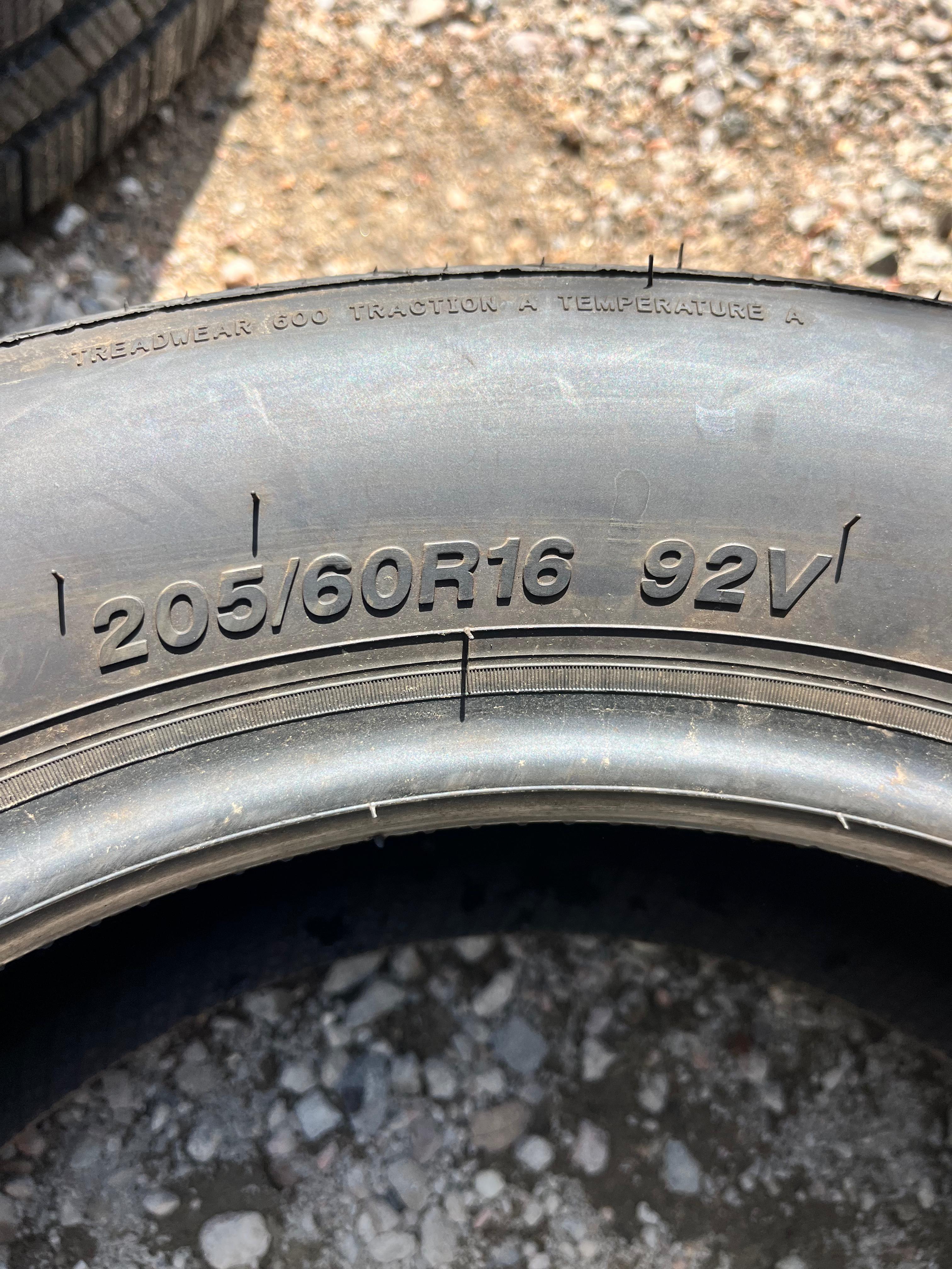 205/60R16 Pair (2 Used Tires) Celimo Salient CS210