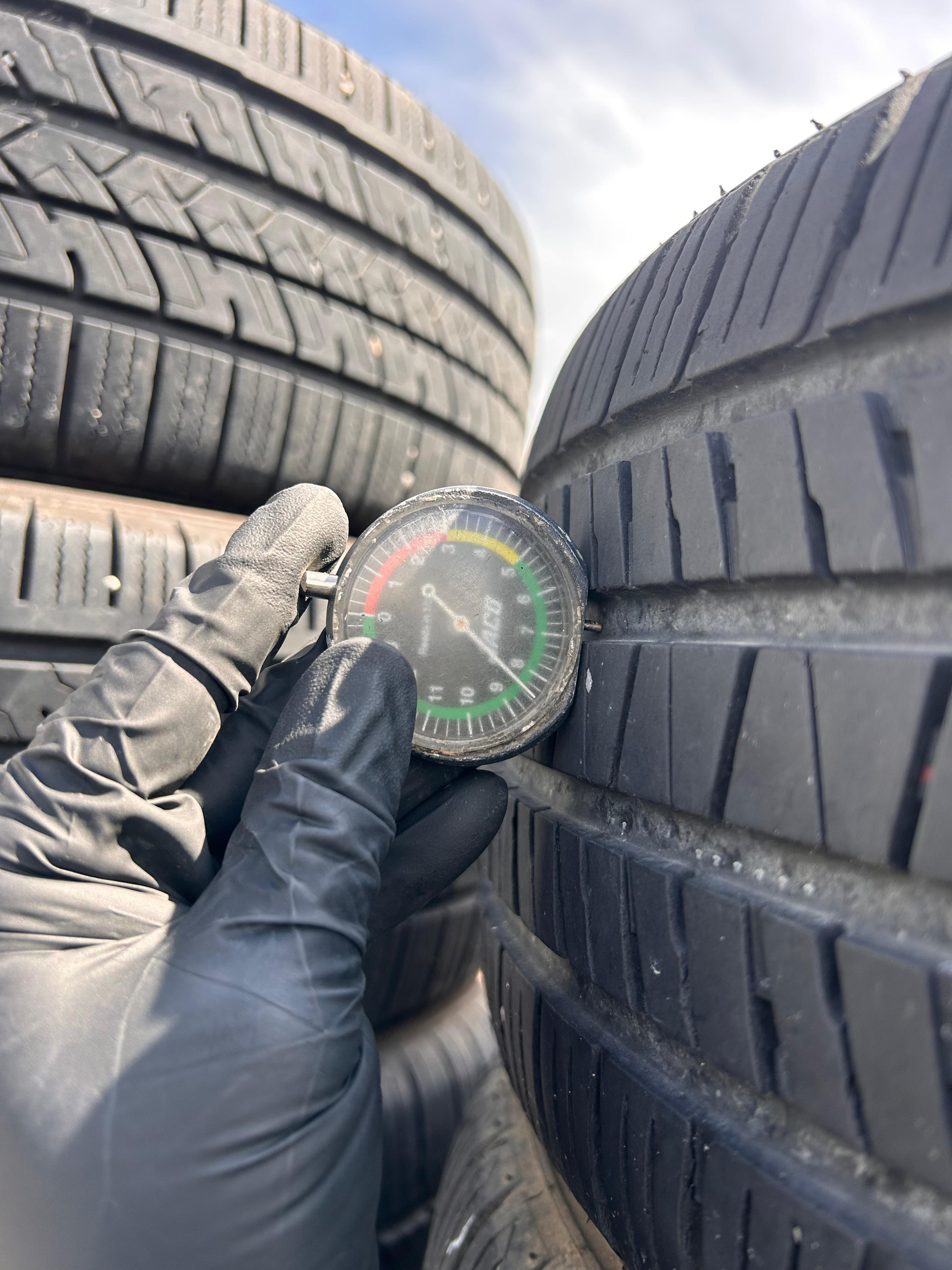 215/55R17 Pair (2 Used Tires) ComfortRide Suretrac