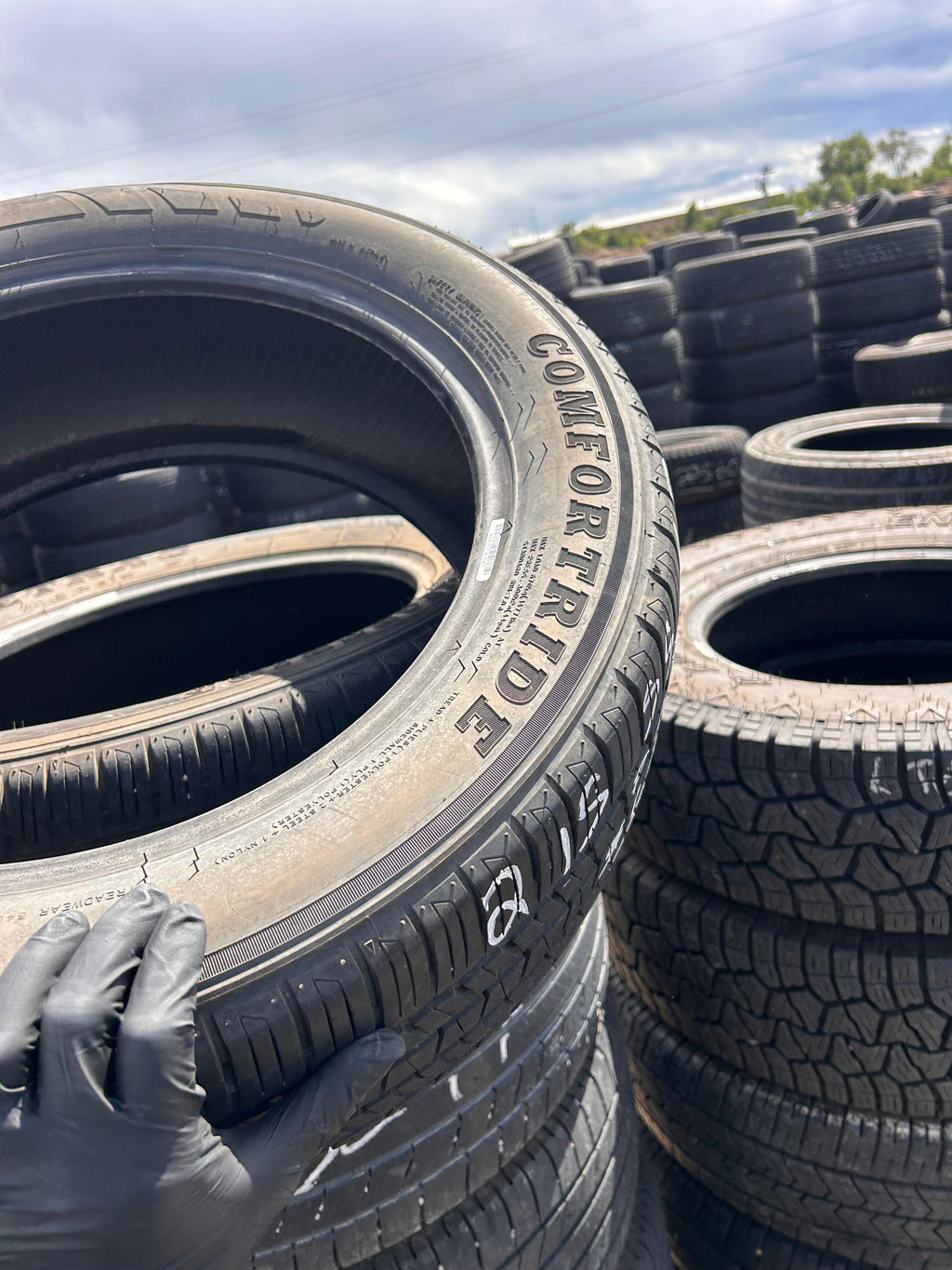 215/55R17 Pair (2 Used Tires) ComfortRide Suretrac