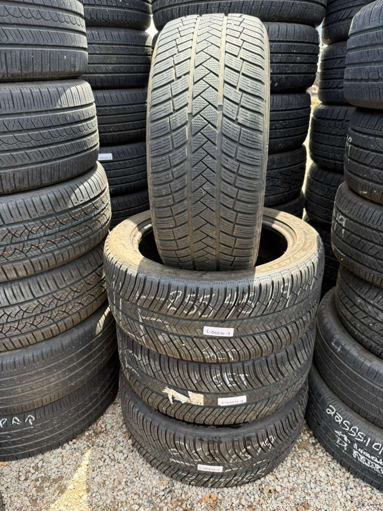 255/45R19 Set (4 Used Tires) Vredestein Wintertrac Pro