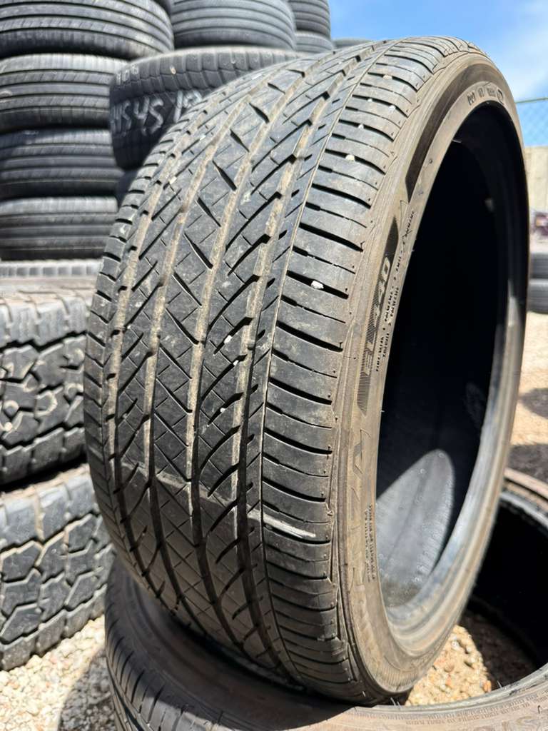 235/40R19 Pair (2 Used Tires) Bridgestone Turanza EL 440