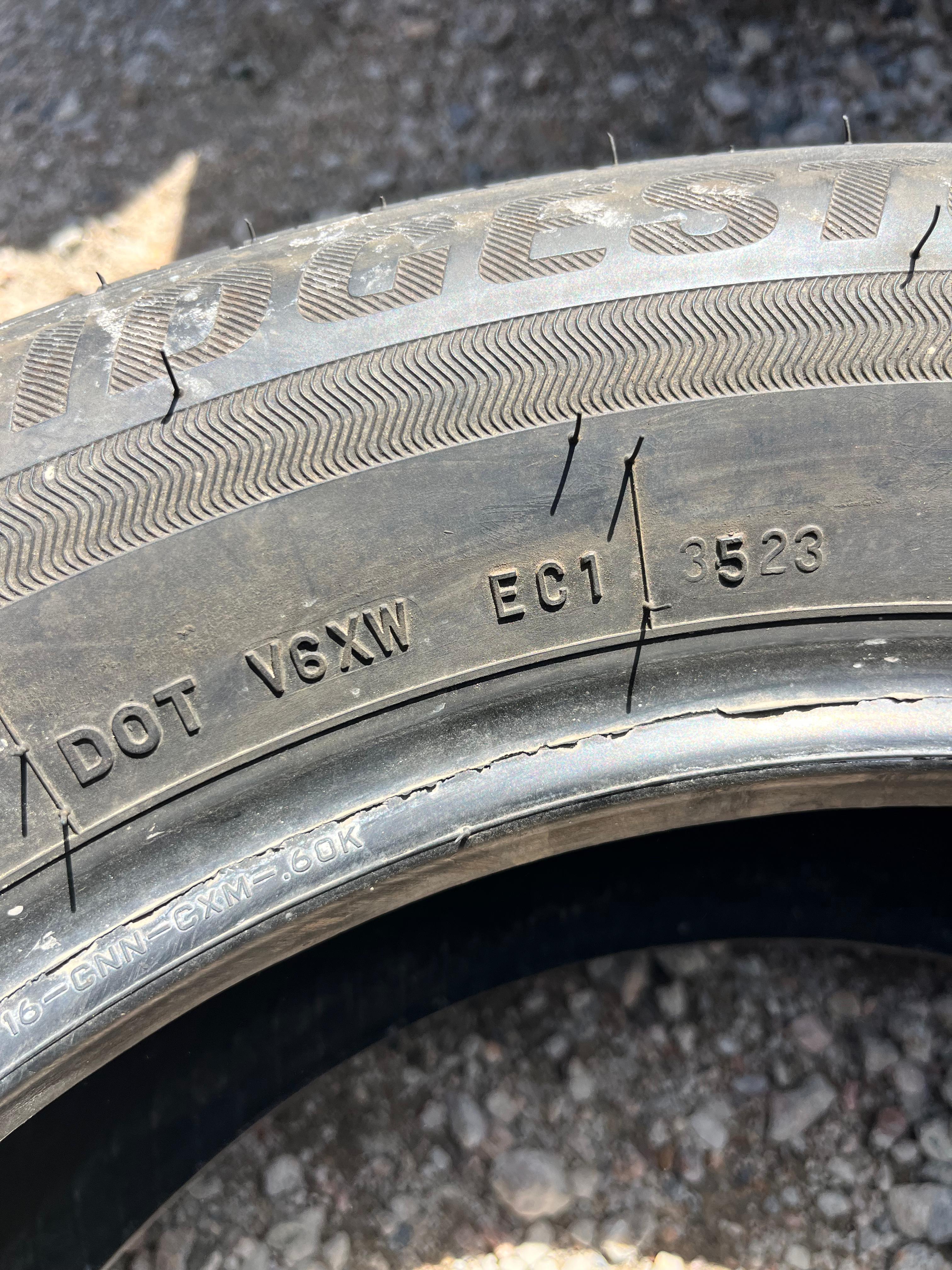 205/60R16 Pair (2 Used Tires) Bridgestone