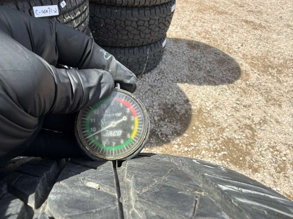 225/50R17 Pair (2 Used Tires) Bridgestone Driveguard