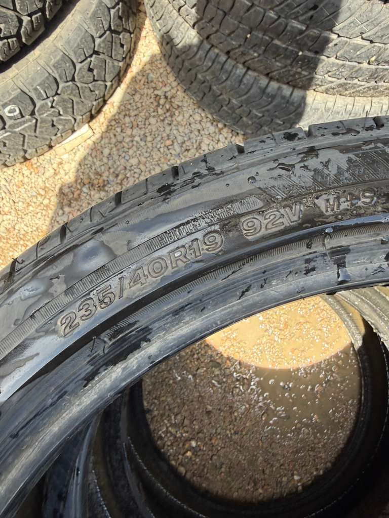 235/40R19 (3 Used Tires) Bridgestone Turanza EL 440