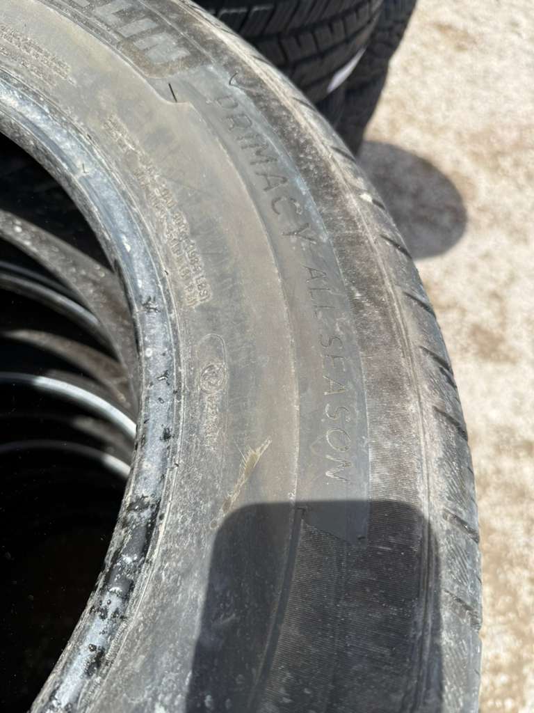 235/65R17 Set (4 Used Tires) Michelin Primacy