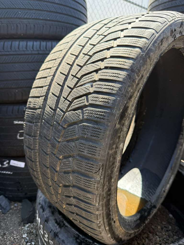 295/35R23 Pair (2 Used Tires) Hankook Winter i*cept Evo2