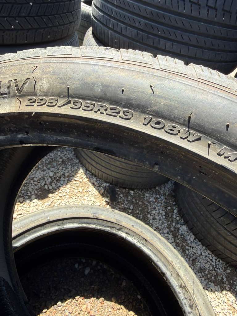 295/35R23 Pair (2 Used Tires) Hankook Winter i*cept Evo2