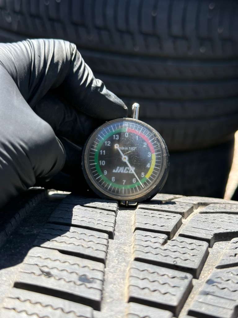 295/35R23 Pair (2 Used Tires) Hankook Winter i*cept Evo2