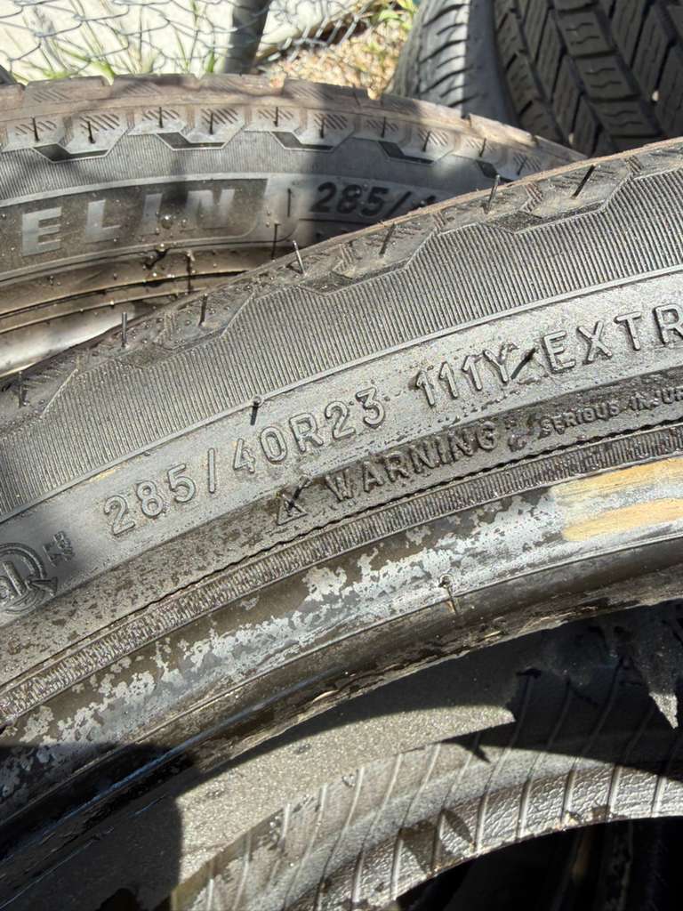 285/40R23 Set (4 Used Tires) Michelin Primacy All Season