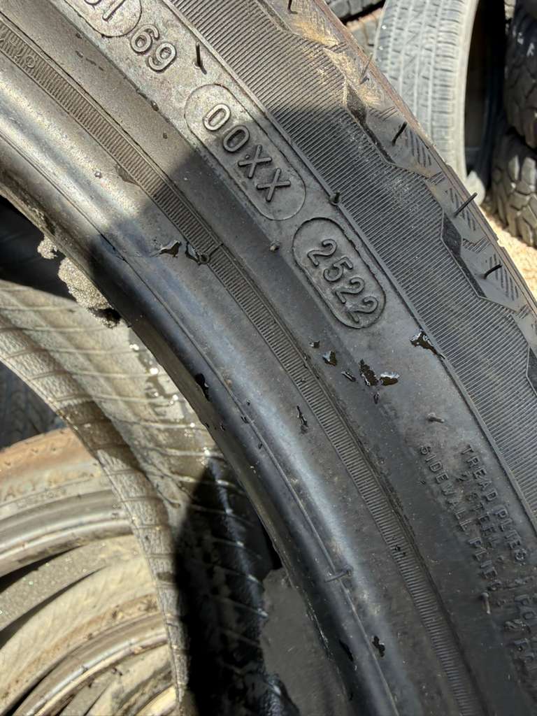 285/40R23 Set (4 Used Tires) Michelin Primacy All Season