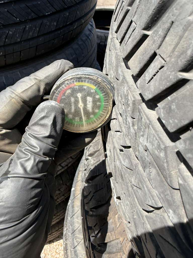 225/60R17 Pair (2 Used Tires)Yokohama Geloandar AT