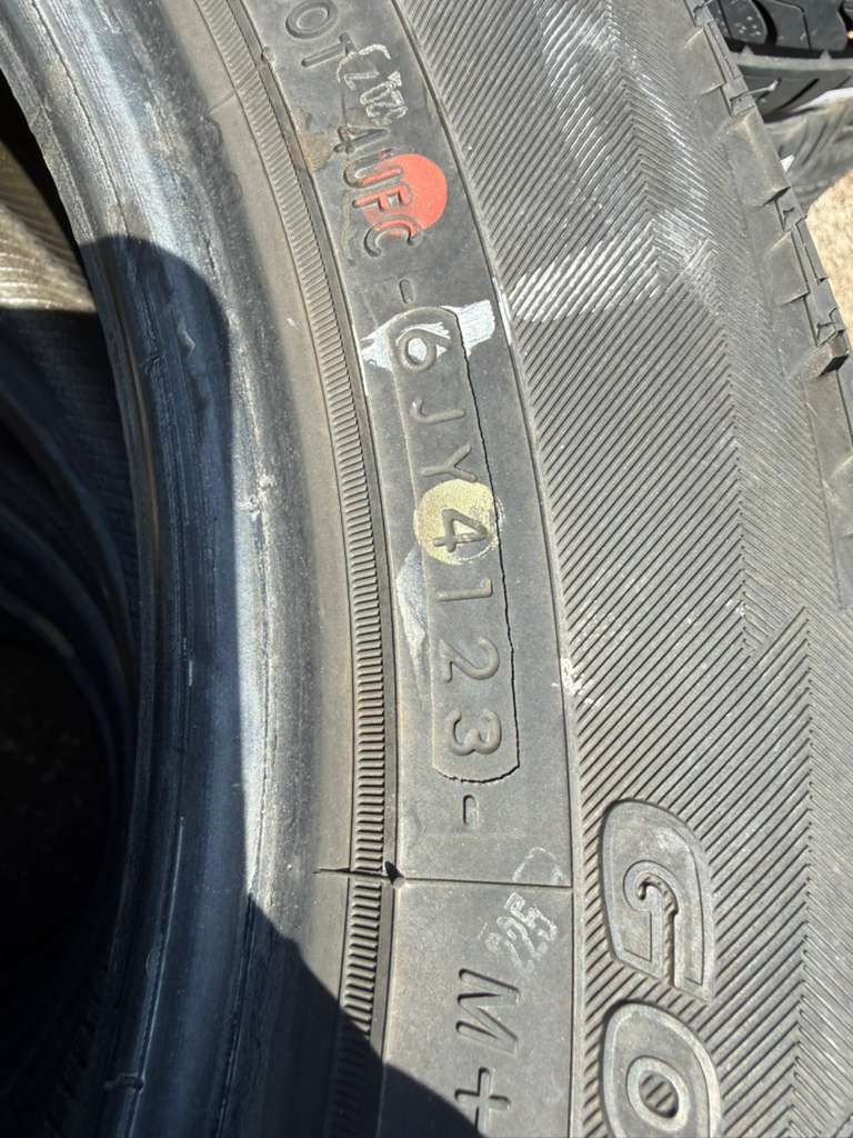 225/60R17 Pair (2 Used Tires)Yokohama Geloandar AT