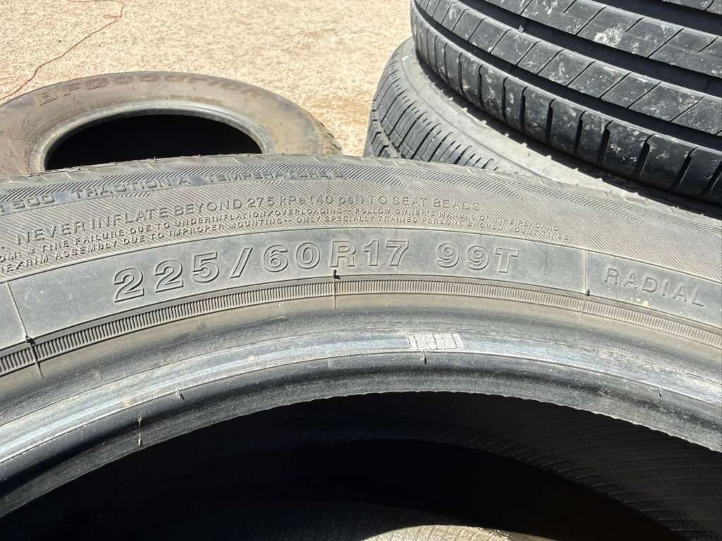 225/60R17 Pair (2 Used Tires)Yokohama Geloandar AT