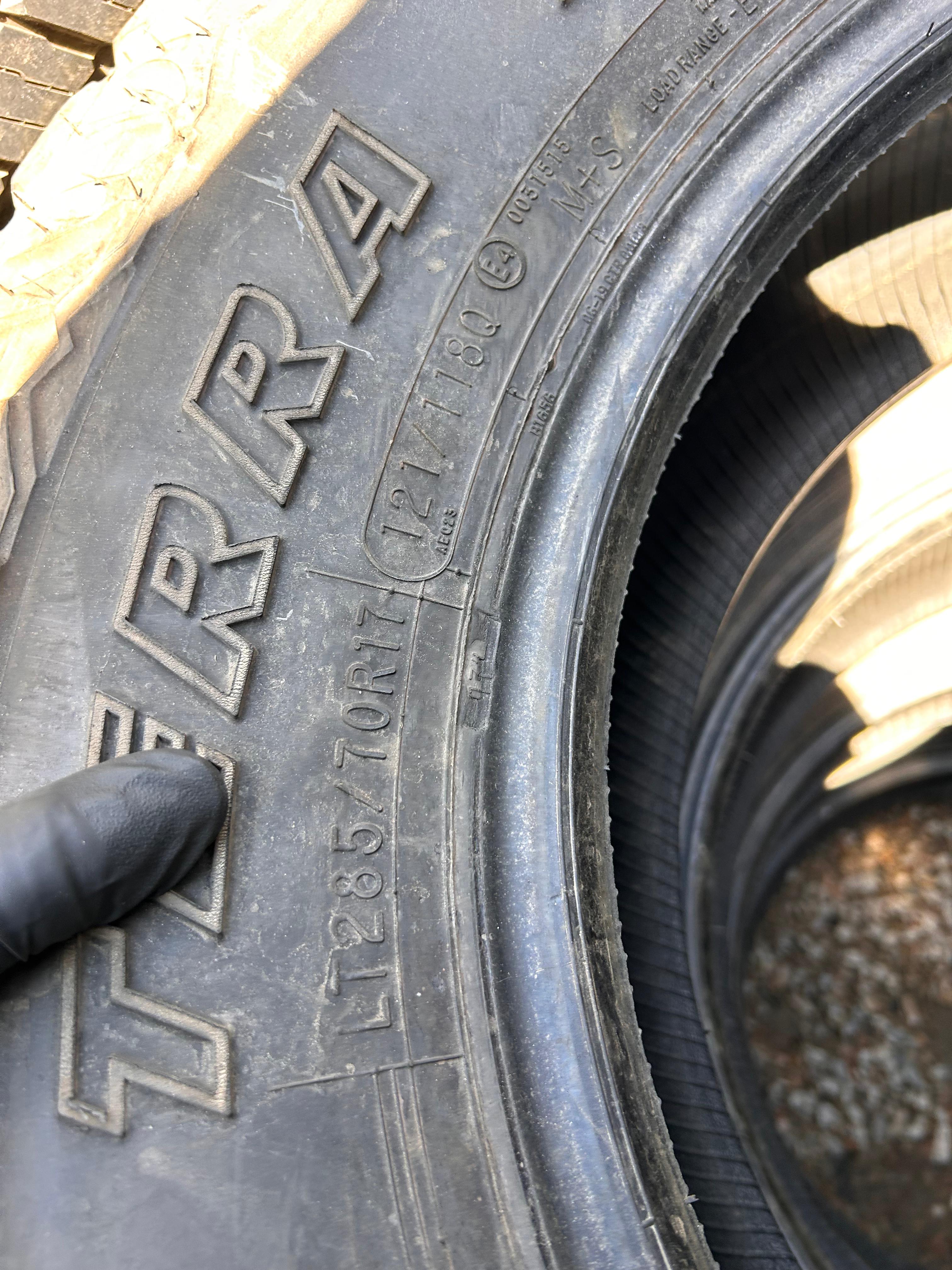 LT285/70R17  Pair (2 Used Tires) Hercules Terratrac TG