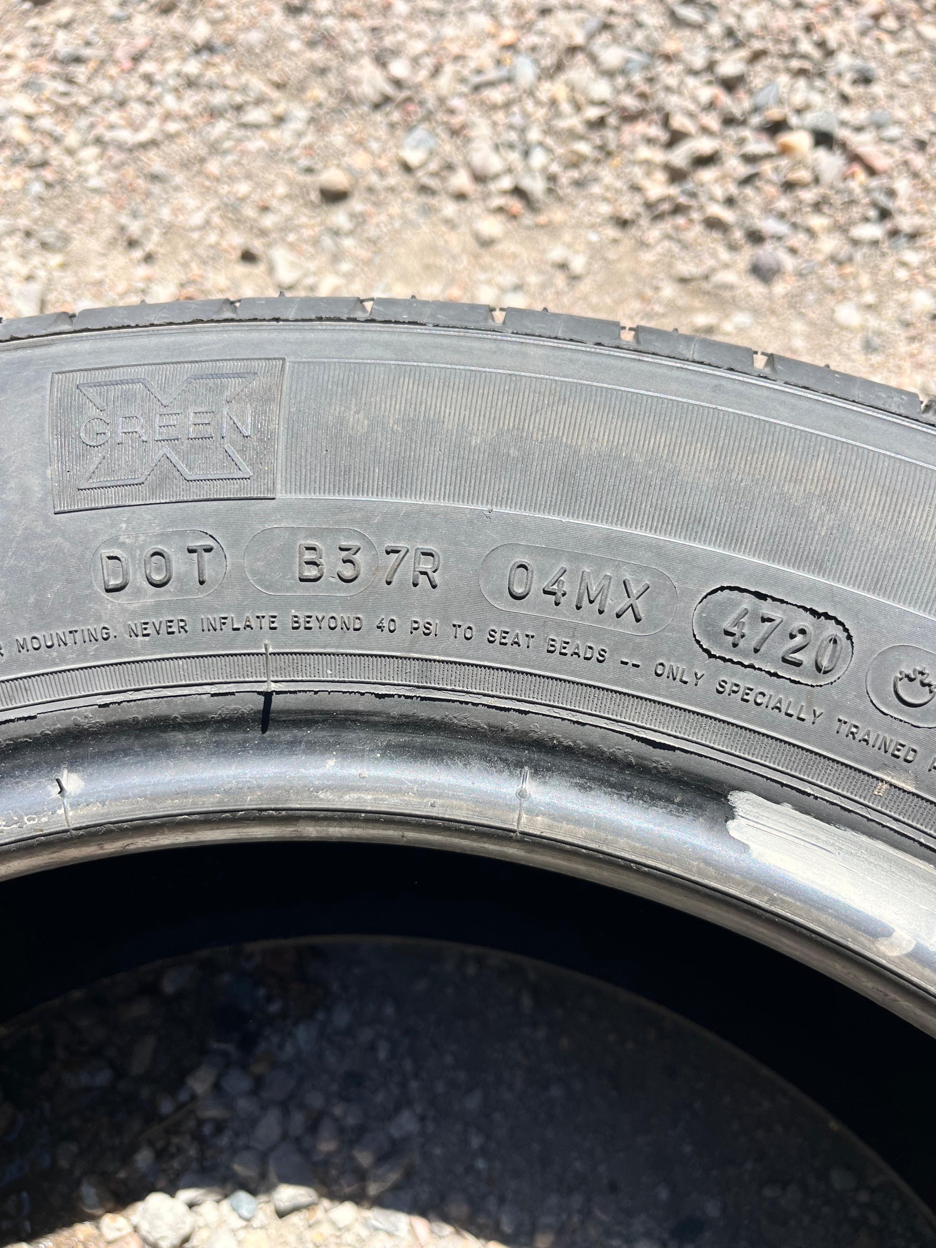 205/60R16  Pair (2 Used Tires) MICHELIN Energy saver