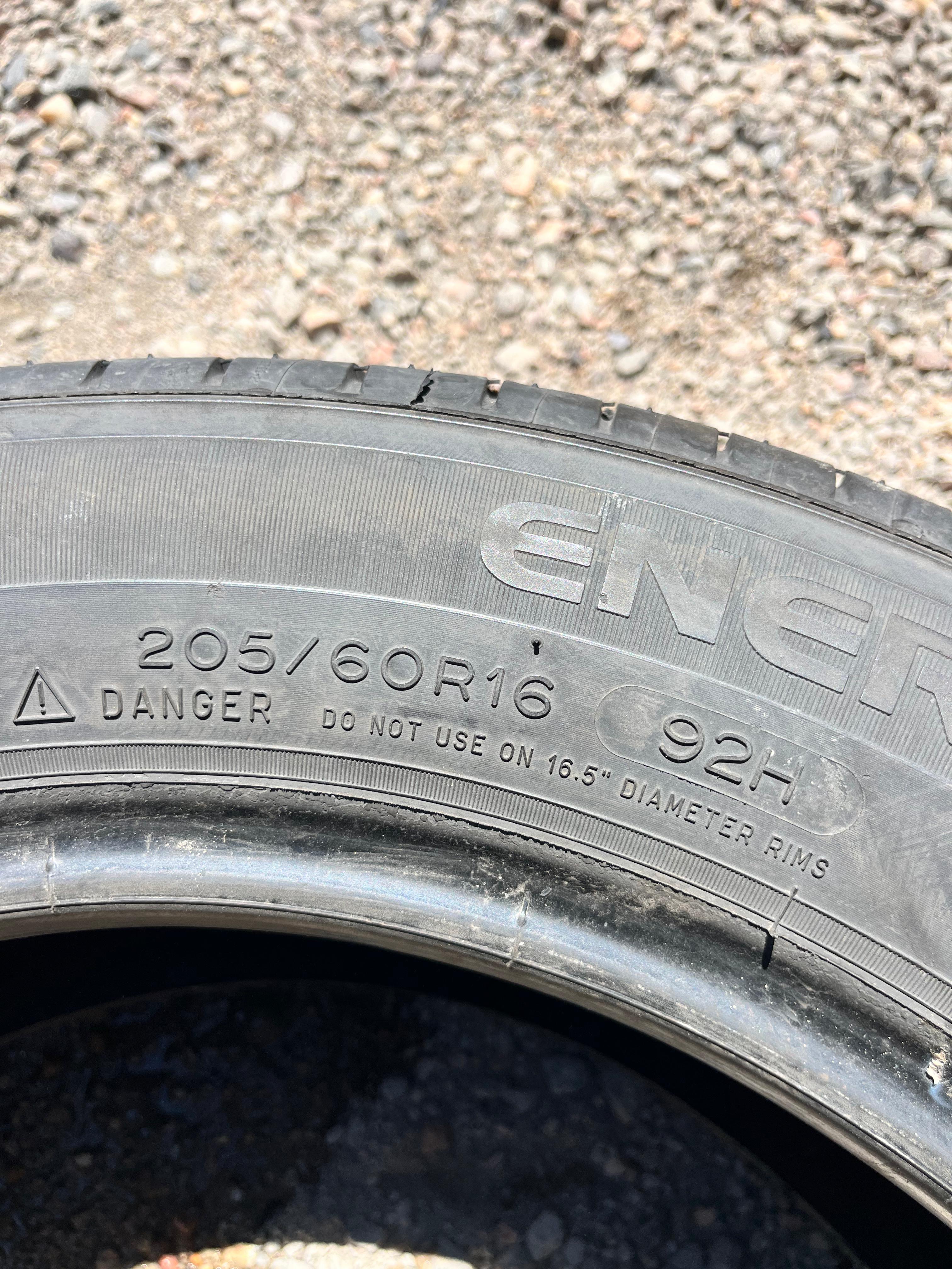 205/60R16  Pair (2 Used Tires) MICHELIN Energy saver