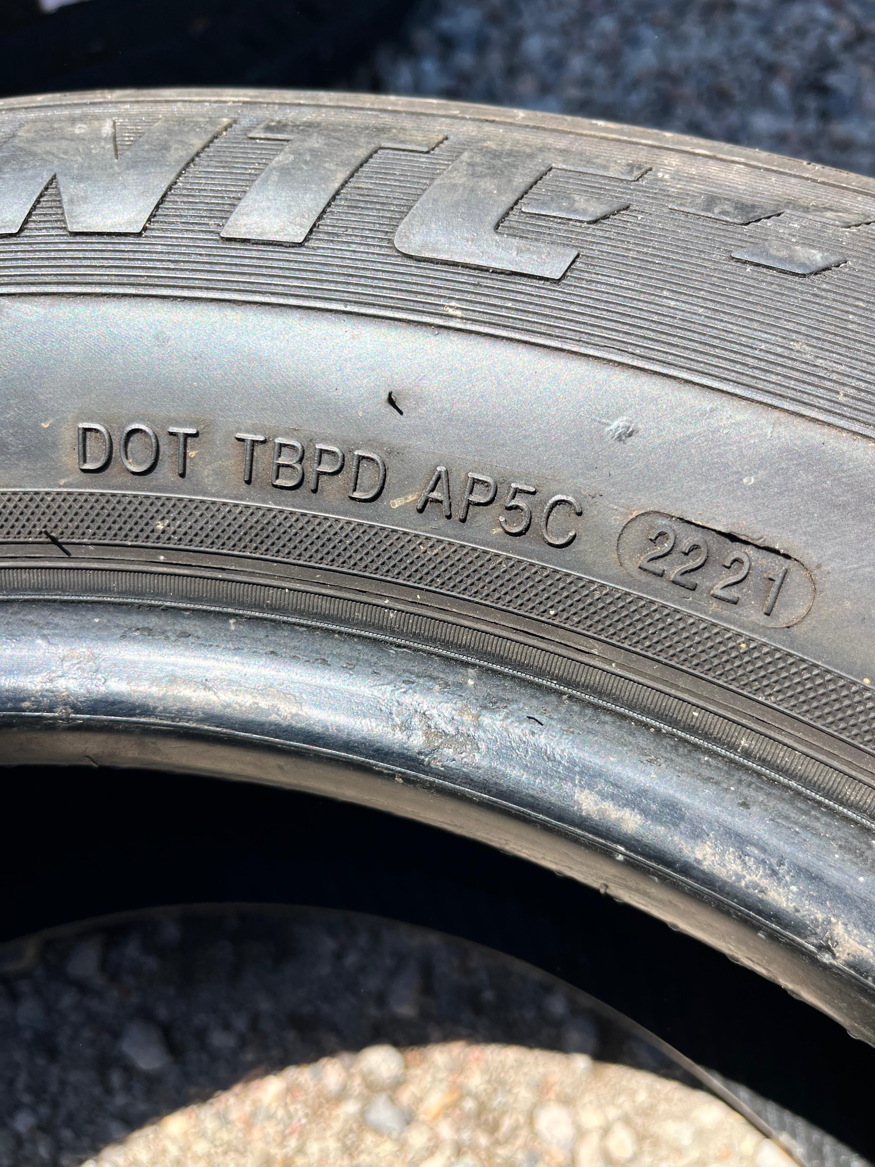 225/60R16  Pair (2 Used Tires) DELINTE Delinte DH2
