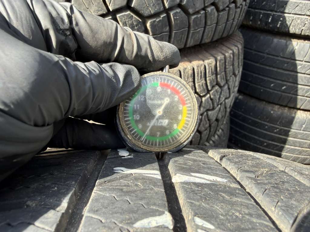 225/50R17 Set (4 Used Tires) Road Hugger GTP AS02