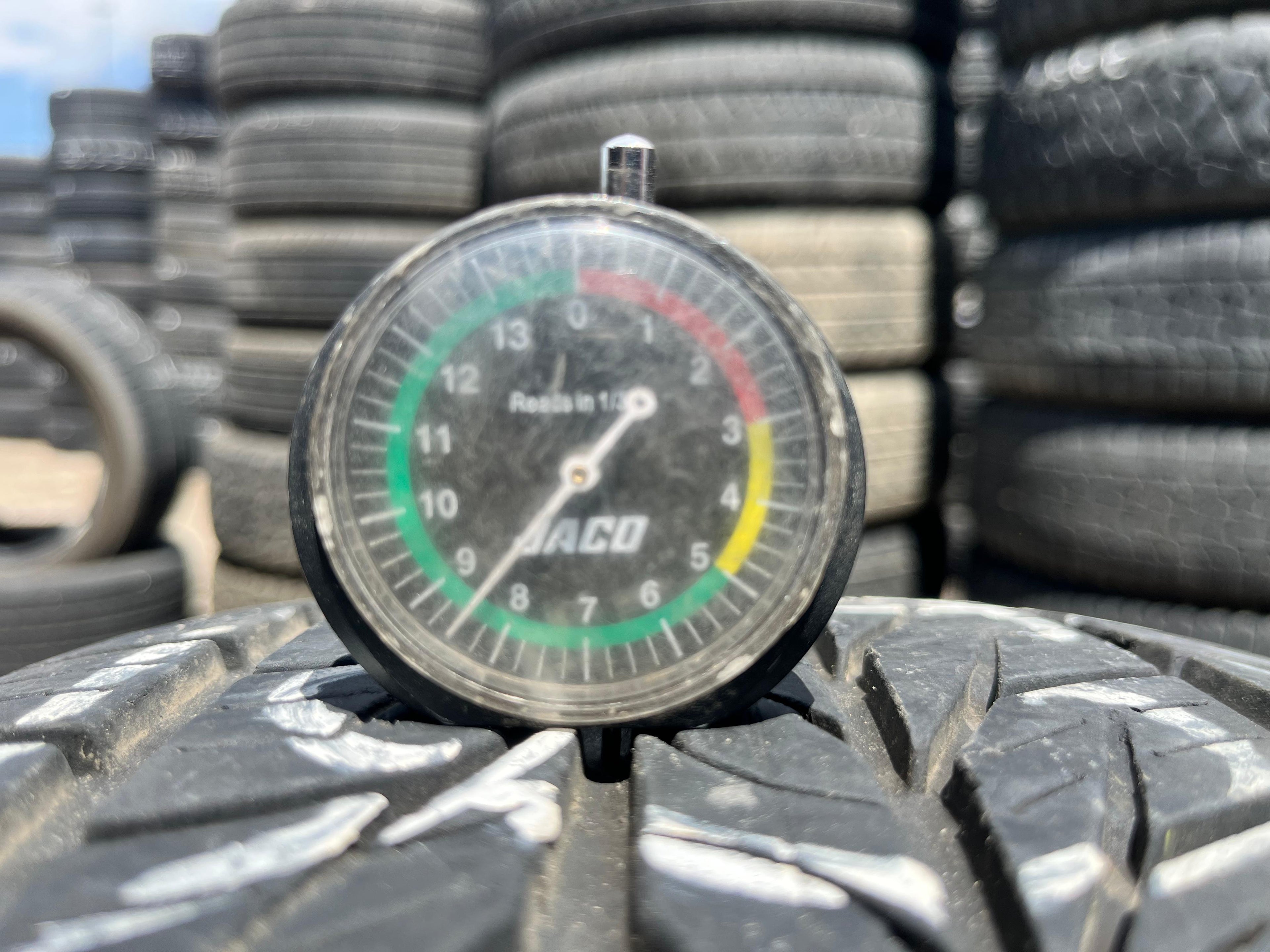 235/60R18 Set (4 Used Tires) General Altimax RT43
