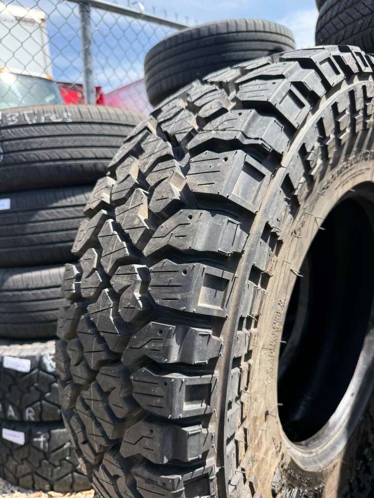 LT35X10.50R17 Pair (2 Used Tires) Kenda Klever R/T
