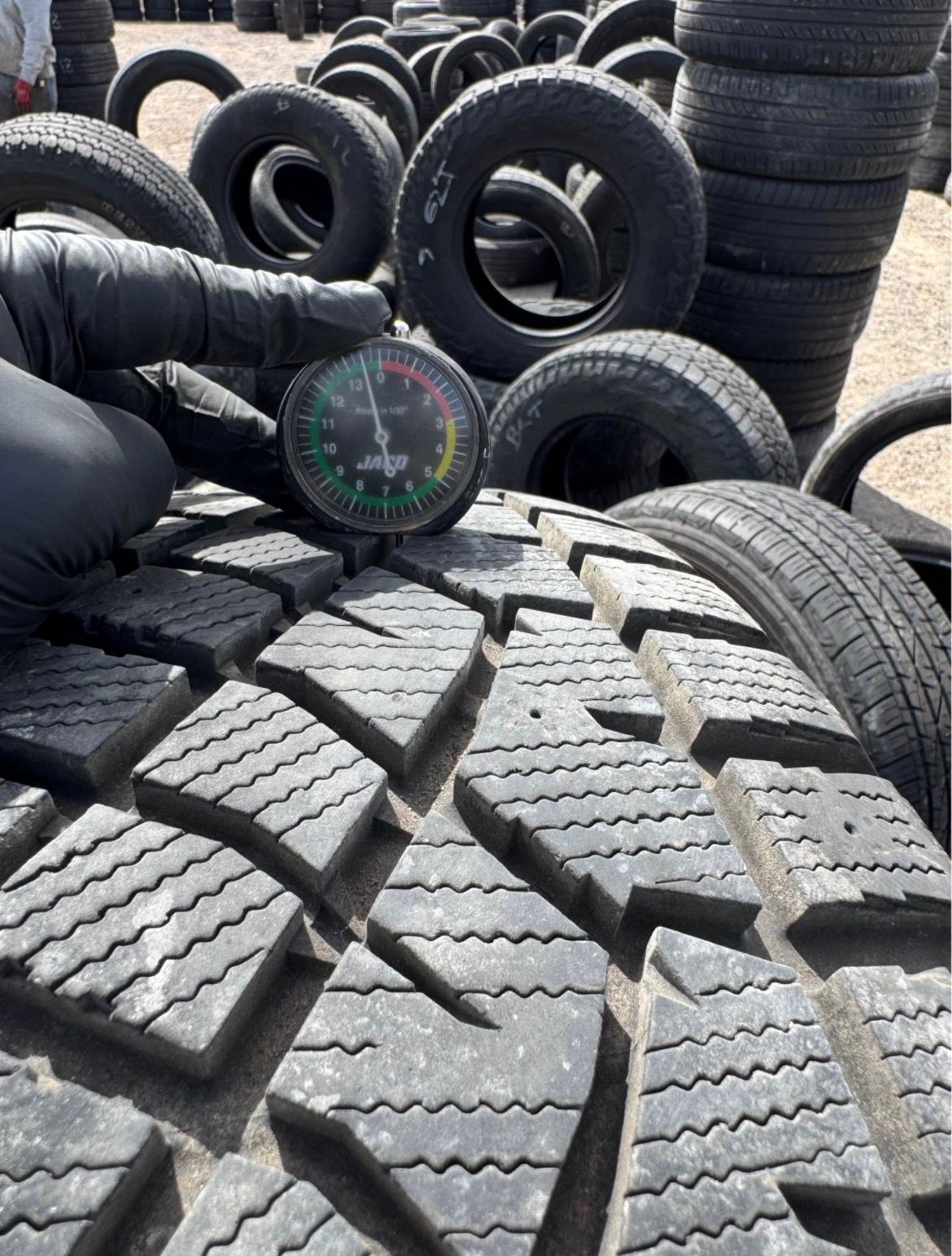 235/60R18 Set (4 Used Tires) Artic Claw Winter WXI
