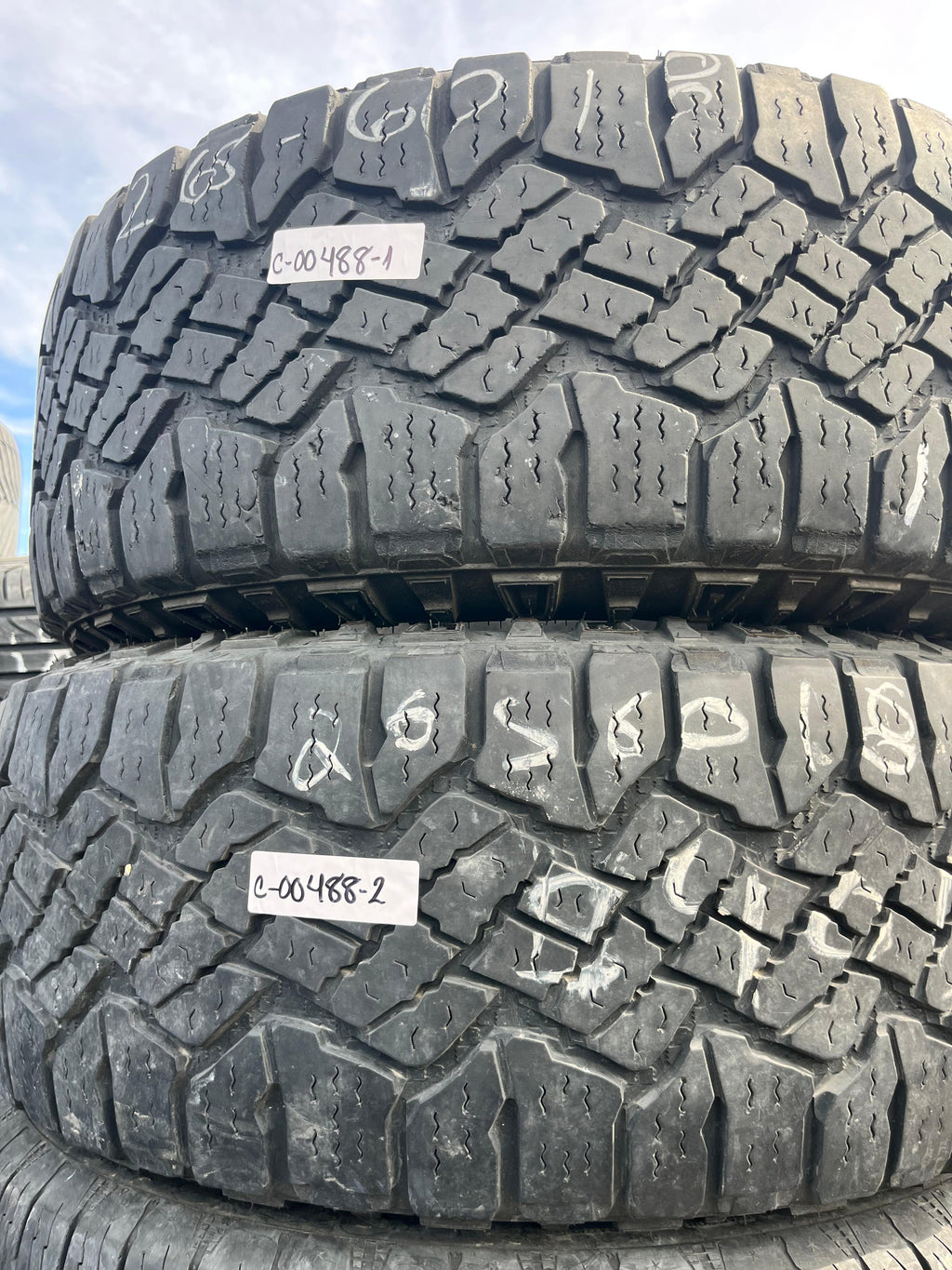 265/60R18 Pair (2 Used Tires) Goodyear Wrangler Duratrac