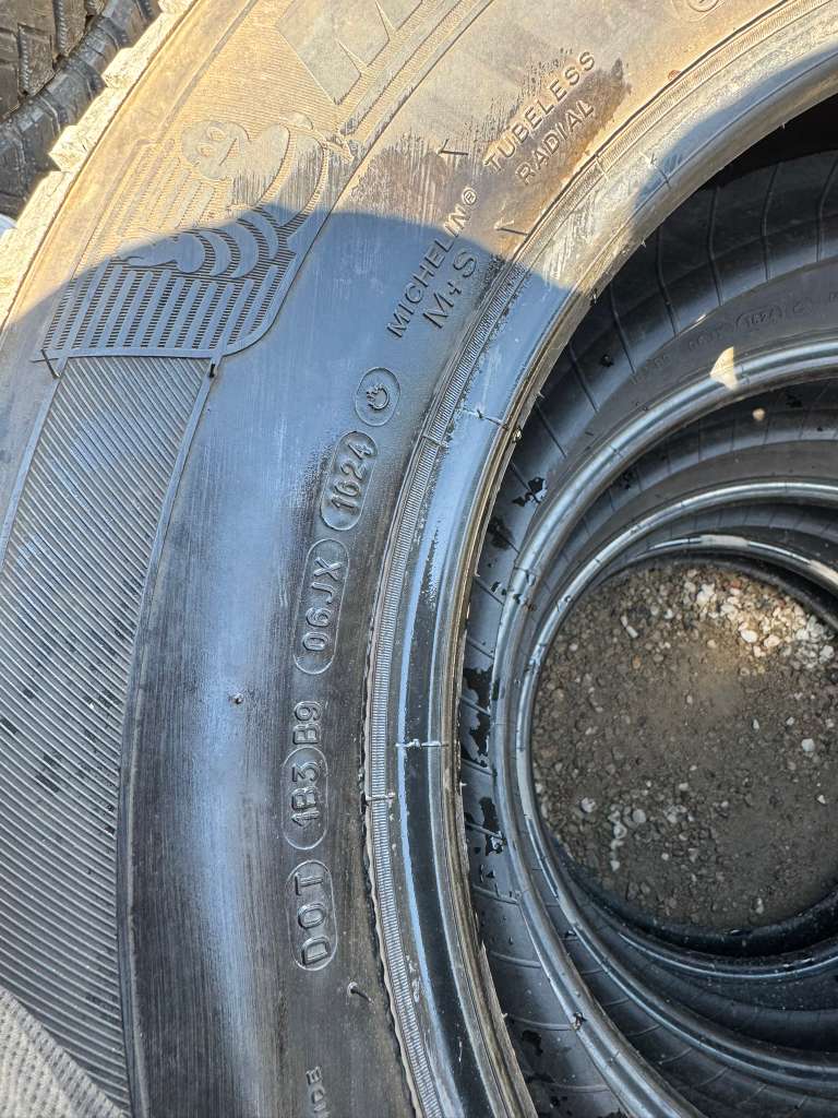 275/65R18 Set (4 Used Tires) Michelin Primacy XC