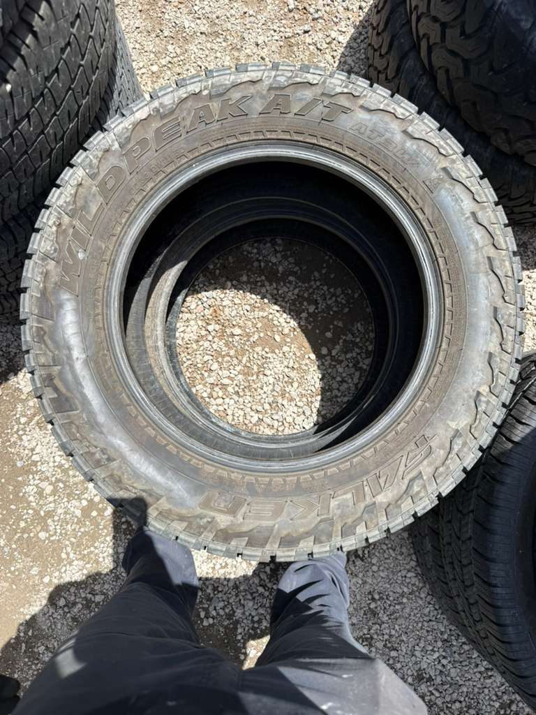 LT285/60R20 Pair (2 Used Tires) Falken Wildpeak A/T