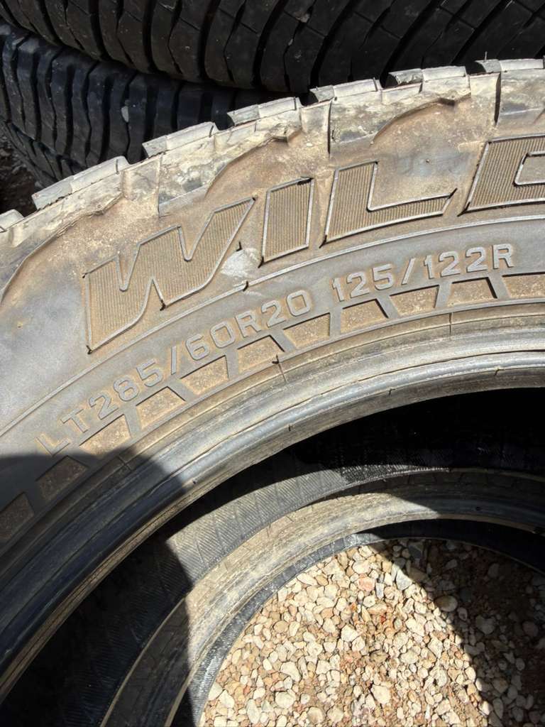 LT285/60R20 Pair (2 Used Tires) Falken Wildpeak A/T