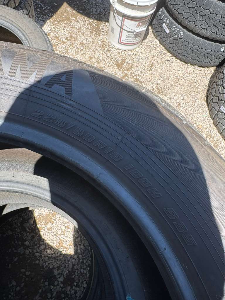 225/60R18 Pair (2 Used Tires) Yokohama Avid GT