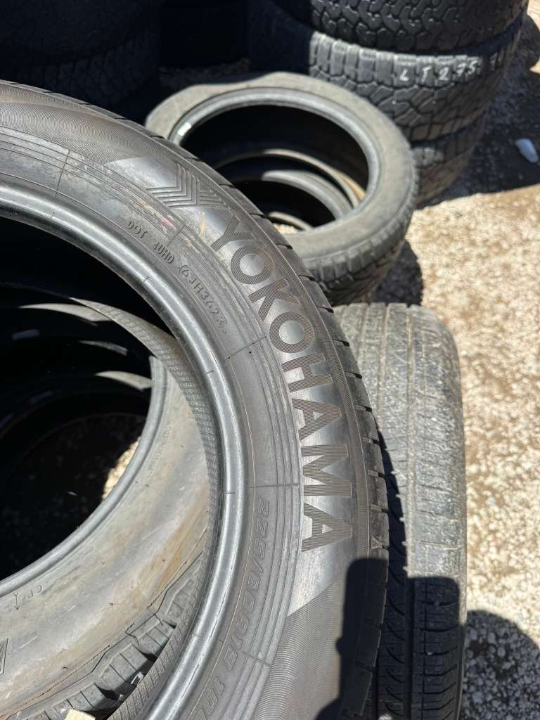 225/60R18 Pair (2 Used Tires) Yokohama Avid GT