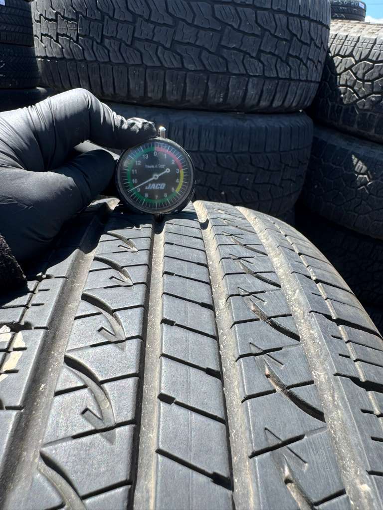 225/60R18 Pair (2 Used Tires) Yokohama Avid GT