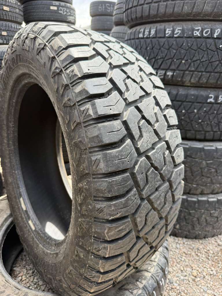 LT285/60R20 Pair (2 Used Tires) Fortune Tormenta R/T