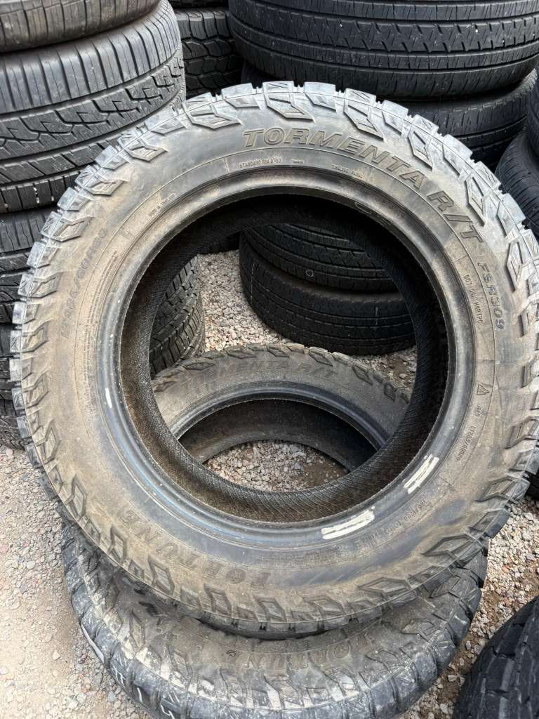 LT285/60R20 Pair (2 Used Tires) Fortune Tormenta R/T