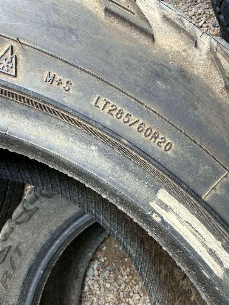 LT285/60R20 Pair (2 Used Tires) Fortune Tormenta R/T