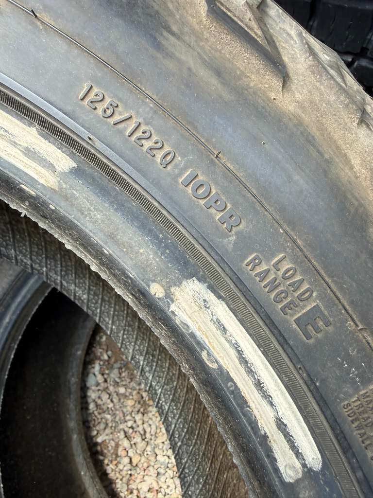 LT285/60R20 Pair (2 Used Tires) Fortune Tormenta R/T