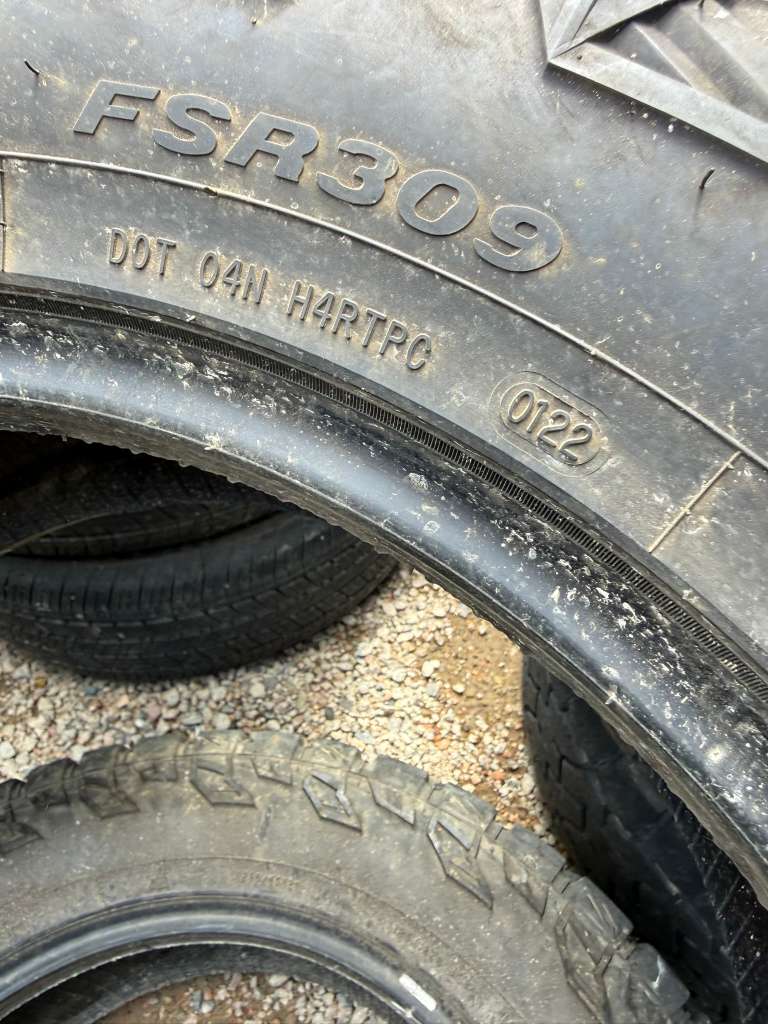 LT285/60R20 Pair (2 Used Tires) Fortune Tormenta R/T