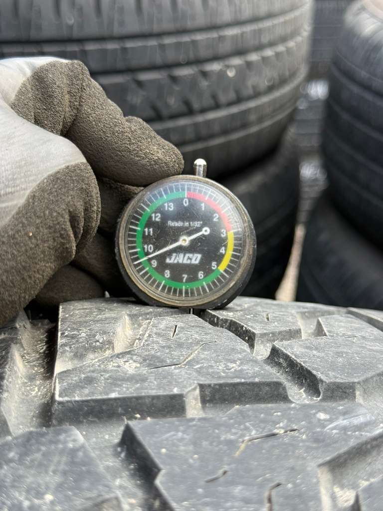 LT285/60R20 Pair (2 Used Tires) Fortune Tormenta R/T