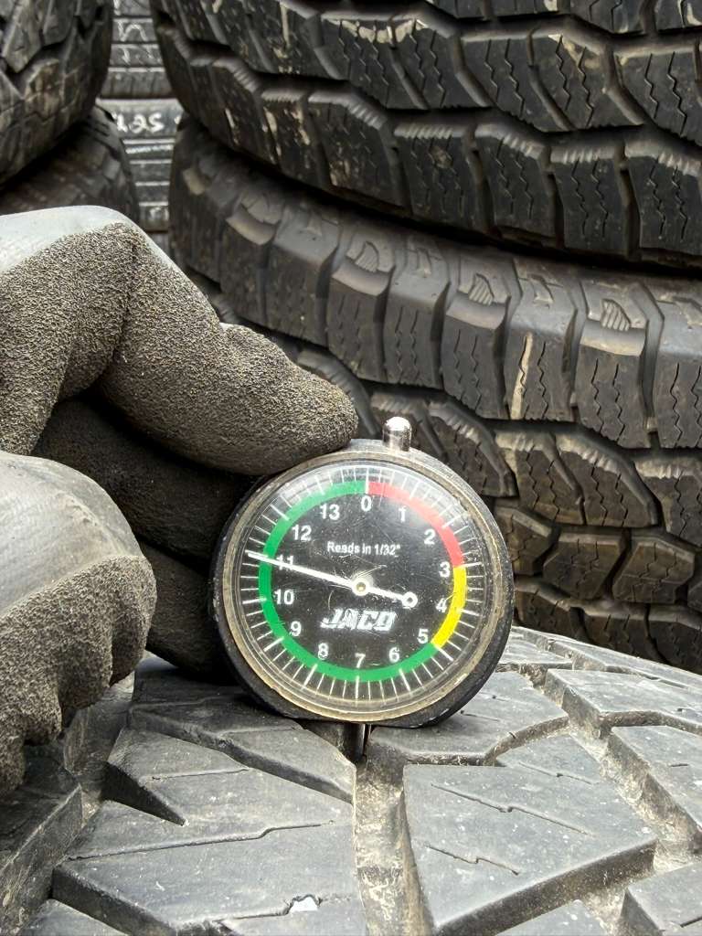 LT265/60R20 Pair (2 Used Tires) Hankook Dynapro AT2