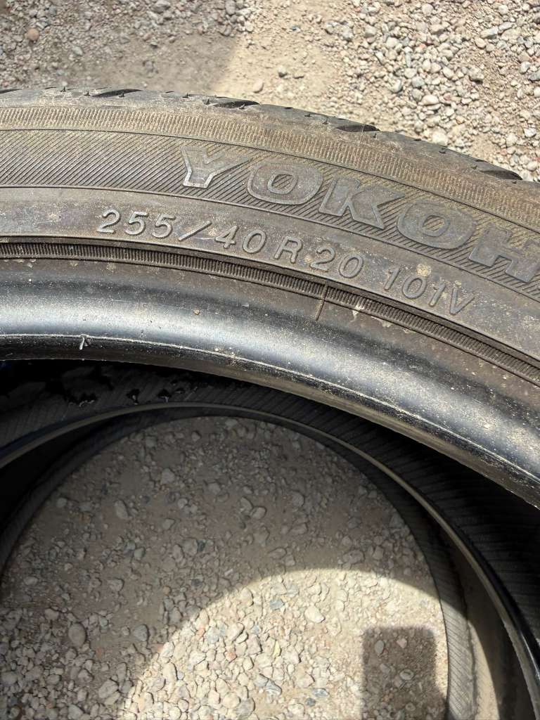 255/40R20 Pair (2 Used Tires) Yokohama Parada Spec-X