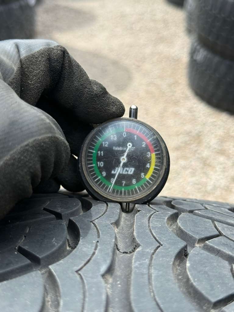 255/40R20 Pair (2 Used Tires) Yokohama Parada Spec-X