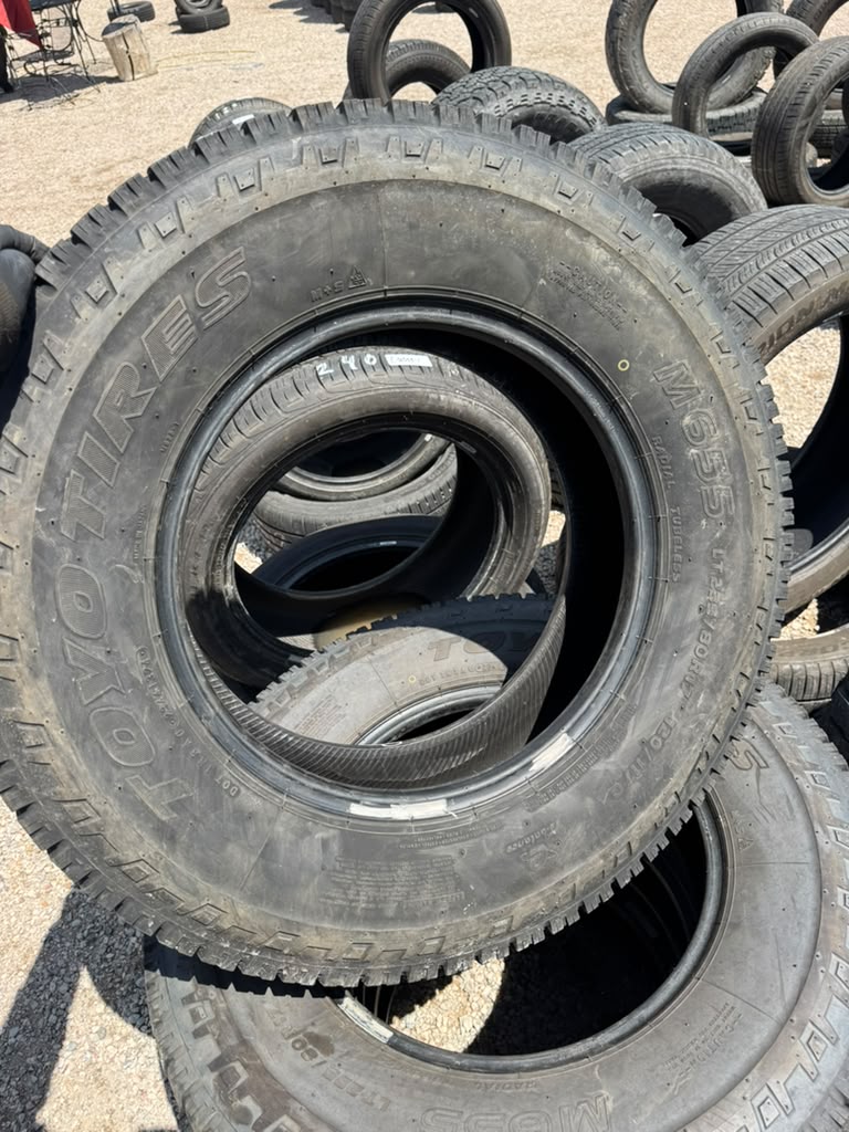 LT235/80R17 Set (4 Used Tires) Toyo M655