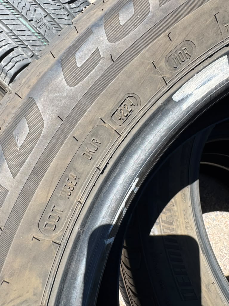 225/60R18 Set (4 Used Tires) DeanTires Road Control 2