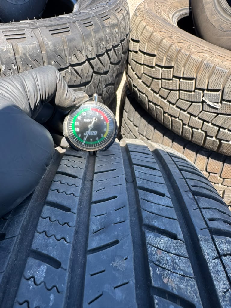 215/65R15 Pair (2 Used Tires) Kumho Solus